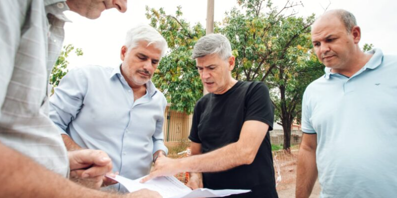 Daniel Passerini supervisó avances de cloacas y pavimento en barrios del sur y noreste Daniel Passerini supervisó avances de cloacas y pavimento en barrios del sur y noreste