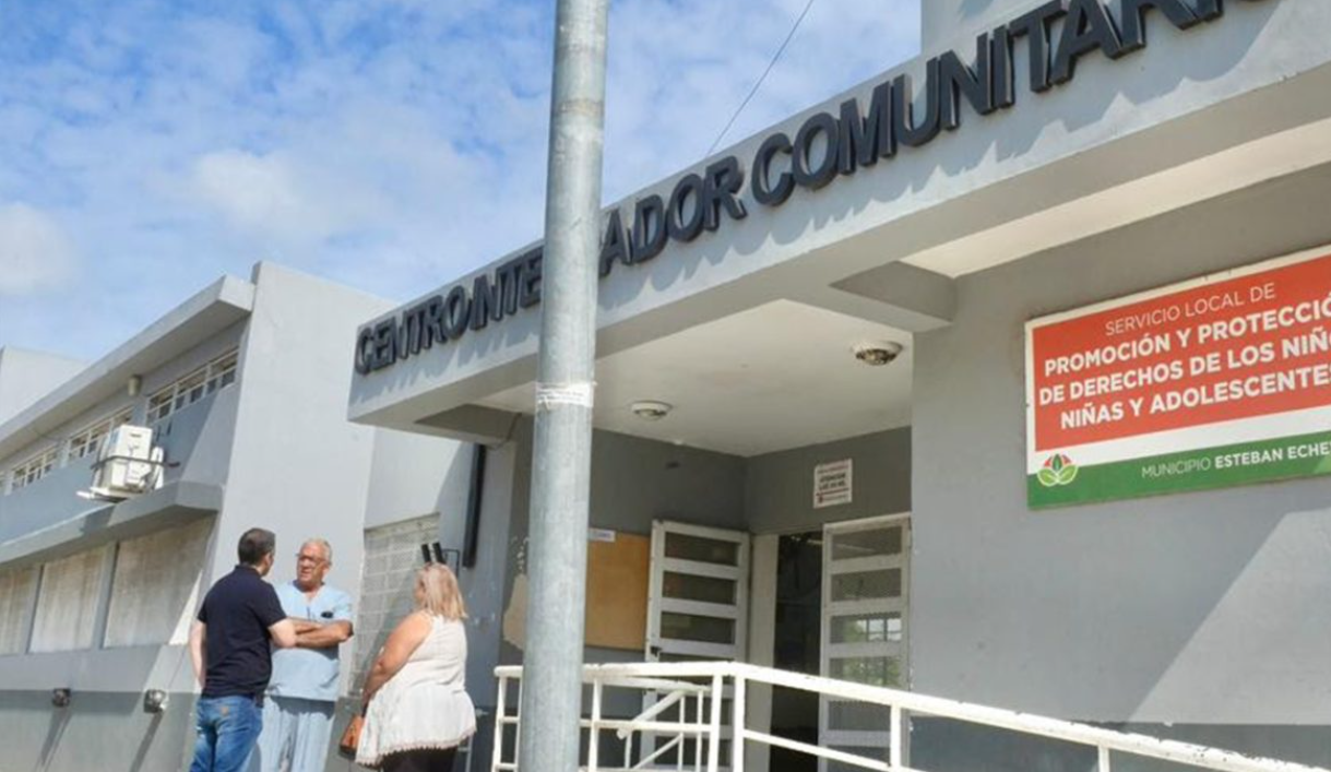 Fernando Gray recorrió la Unidad Sanitaria N° 24 en El Jagüel Fernando Gray recorrió la Unidad Sanitaria N° 24 en El Jagüel