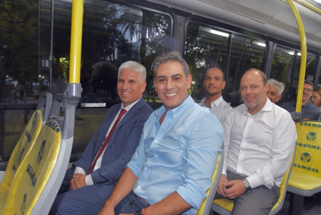 Nuevos colectivos: “Dijimos que íbamos a comprar 5 unidades para Transpuntano; acá están compradas” Nuevos colectivos: “Dijimos que íbamos a comprar 5 unidades para Transpuntano; acá están compradas”