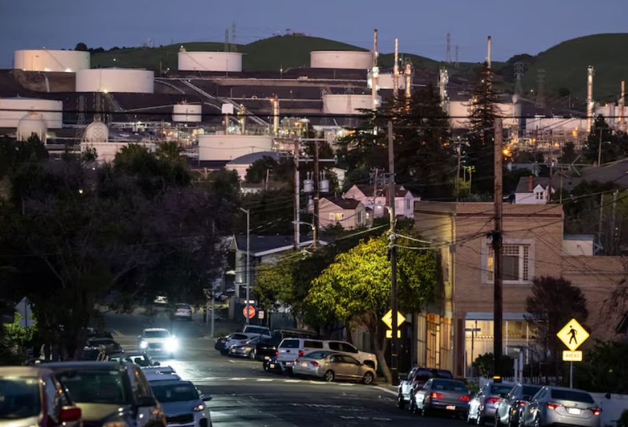 El dólar se fortalece tras la suba del petróleo y se moderan las apuestas a recortes de la Fed