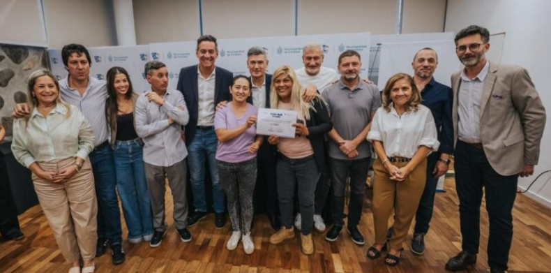 Passerini entregó aportes a centros vecinales y destacó la inversión en organizaciones barriales