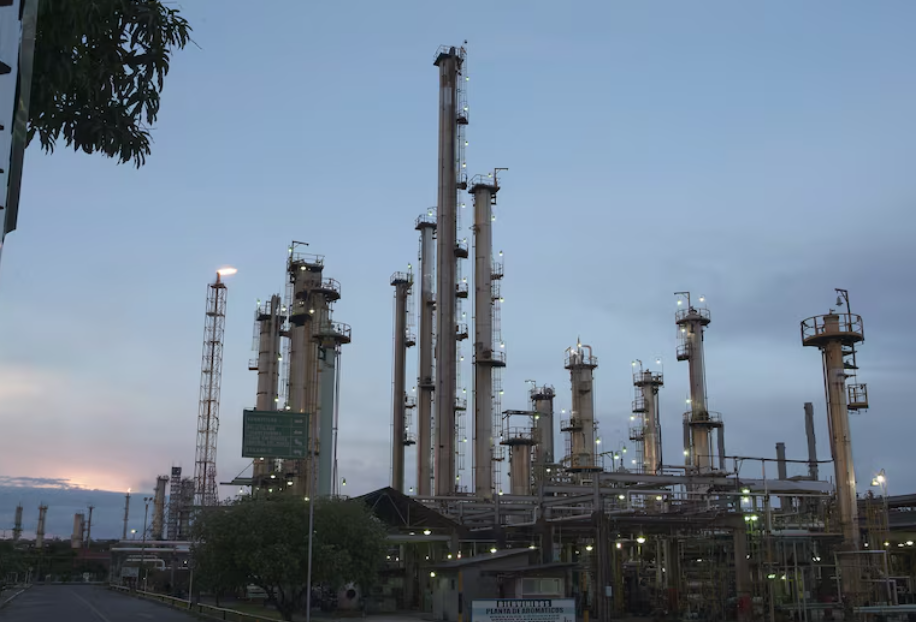 América Latina enfrenta riesgos fiscales por la suba del petróleo