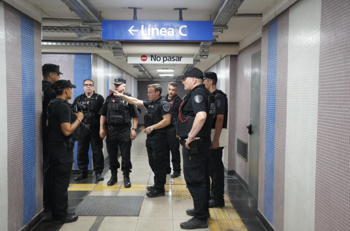 La Ciudad refuerza la seguridad en el subte con un operativo masivo de policías