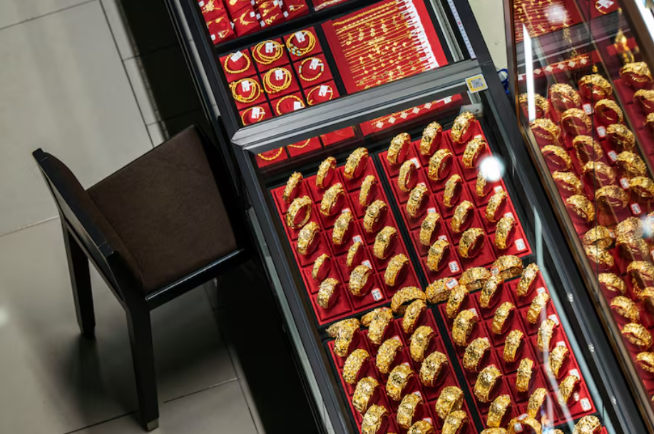 El oro y la plata rebotan tras la postergación de ataques de EE.UU. a Irán