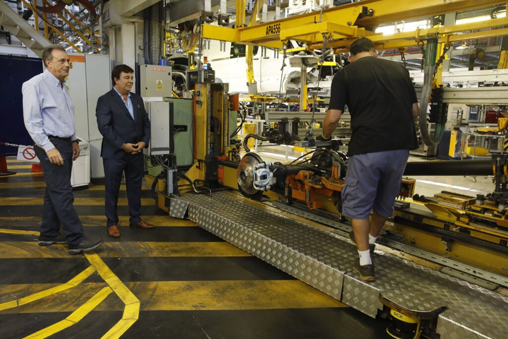 Espinoza destacó la industria local y afirmó que la recuperación “vendrá con más educación y trabajo”