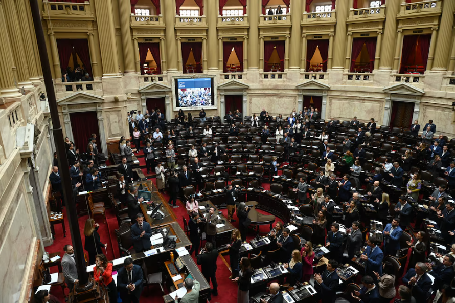 Diputados aprobó la reforma a la Ley de Glaciares con 137 votos a favor Diputados aprobó la reforma a la Ley de Glaciares con 137 votos a favor