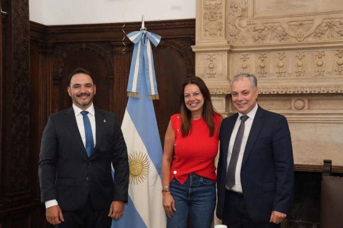 Corrientes firmó con Nación el pago de .000 millones que ANSES le debía al sistema previsional provincial Corrientes firmó con Nación el pago de .000 millones que ANSES le debía al sistema previsional provincial