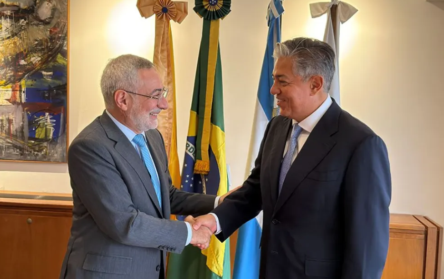 Neuquén y Brasil firmaron un acuerdo para capacitar en portugués al sector turístico provincial Neuquén y Brasil firmaron un acuerdo para capacitar en portugués al sector turístico provincial