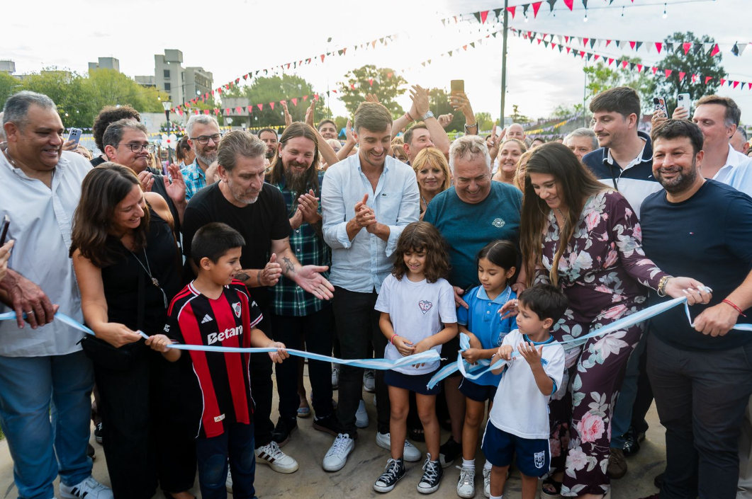 Morón inauguró la plaza Viejo Urbano con más de 6.750 m² de espacio público en el centro del distrito Morón inauguró la plaza Viejo Urbano con más de 6.750 m² de espacio público en el centro del distrito