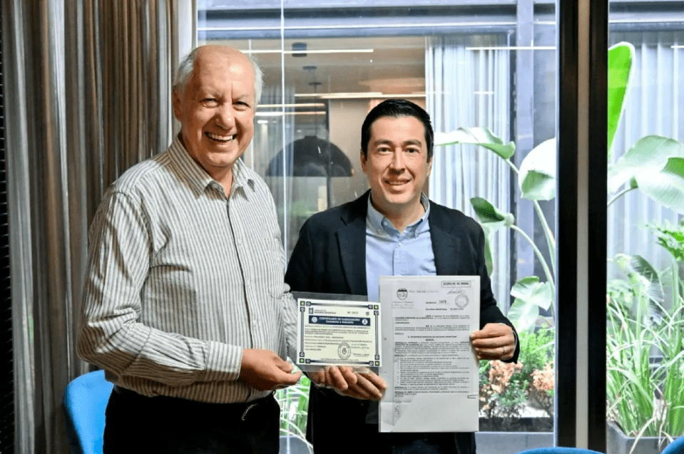 Nardini entregó la habilitación para la ampliación de la planta de Nevares en Tortuguitas