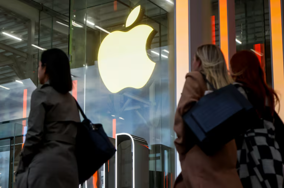 Wall Street sigue de cerca a Apple ante el inminente cambio de liderazgo y la presión por la inteligencia artificial