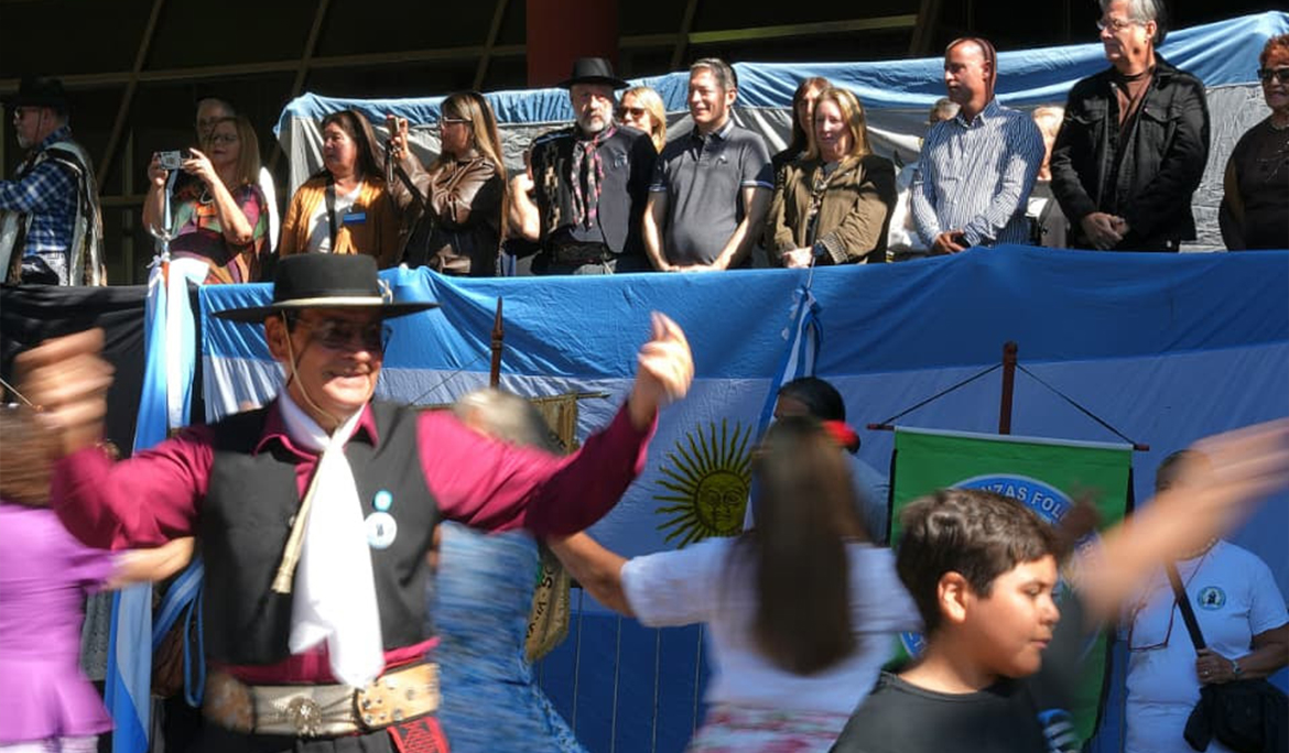 Esteban Echeverría celebró su 22° Encuentro de Centros Tradicionalistas con 34 agrupaciones y un homenaje póstumo Esteban Echeverría celebró su 22° Encuentro de Centros Tradicionalistas con 34 agrupaciones y un homenaje póstumo