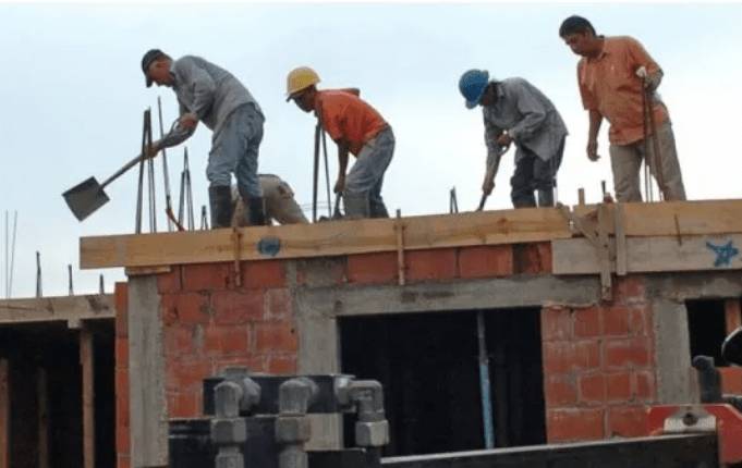 La informalidad laboral limita la reducción de la pobreza en América Latina, según el Banco Mundial