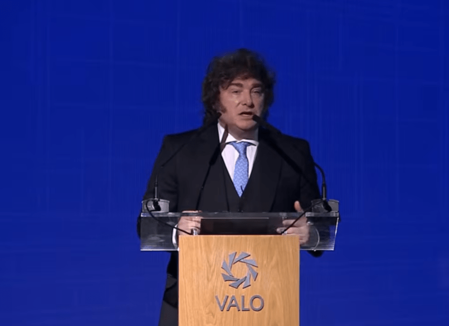 Milei defendió el ajuste económico, aseguró que “la economía resistió” y anticipó una nueva baja de la inflación Milei defendió el ajuste económico, aseguró que “la economía resistió” y anticipó una nueva baja de la inflación