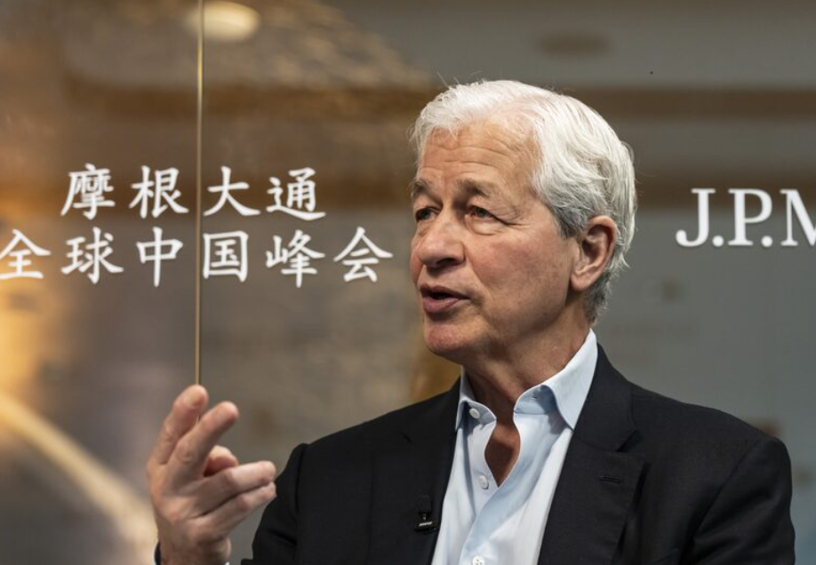 Jamie Dimon advirtió que las tasas podrían subir mucho más y alertó sobre el riesgo para los mercados