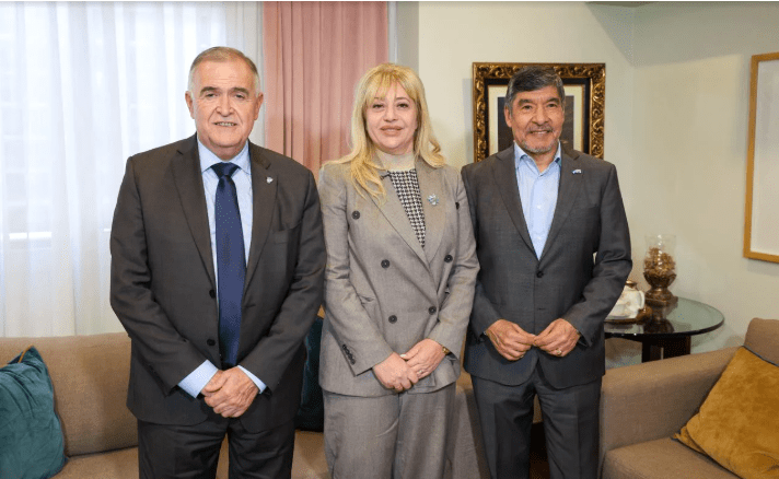 Chahla, Jaldo y Acevedo coordinaron una agenda conjunta para transporte, obras y servicios en la capital tucumana Chahla, Jaldo y Acevedo coordinaron una agenda conjunta para transporte, obras y servicios en la capital tucumana