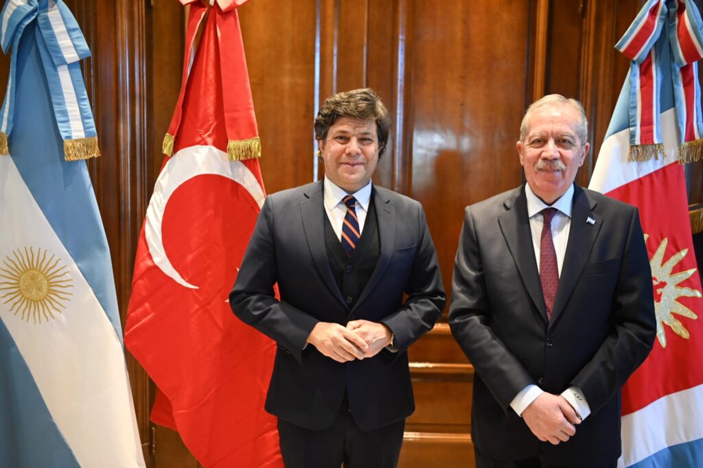 El gobernador Elías Suárez recibió al embajador de Turquía en una visita protocolar en Casa de Gobierno