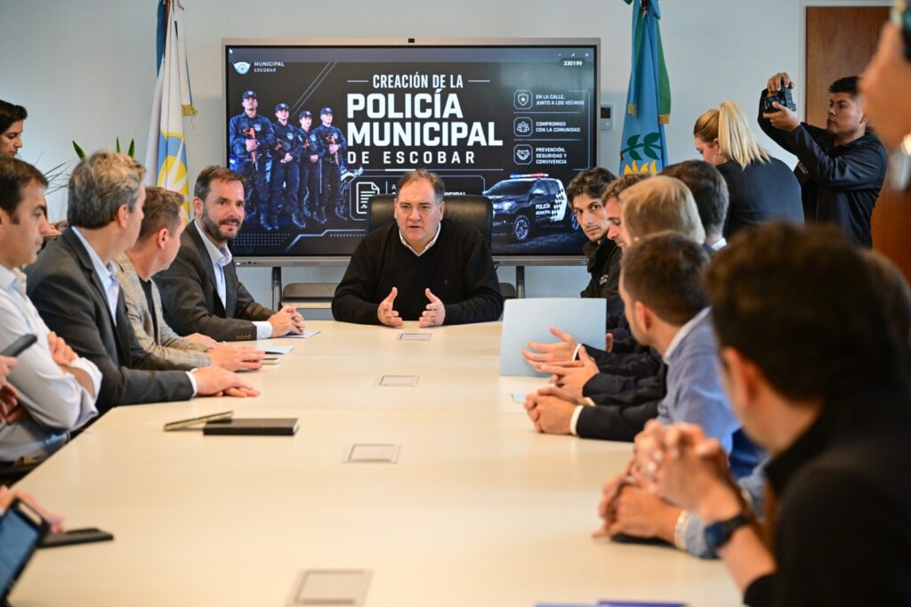 Policías Municipales: inspirados en la experiencia de Escobar, la Provincia impulsará una ley junto a intendentes Policías Municipales: inspirados en la experiencia de Escobar, la Provincia impulsará una ley junto a intendentes