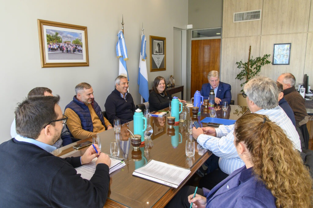 La Pampa impulsa la creación de Consorcios Camineros para fortalecer la red vial rural