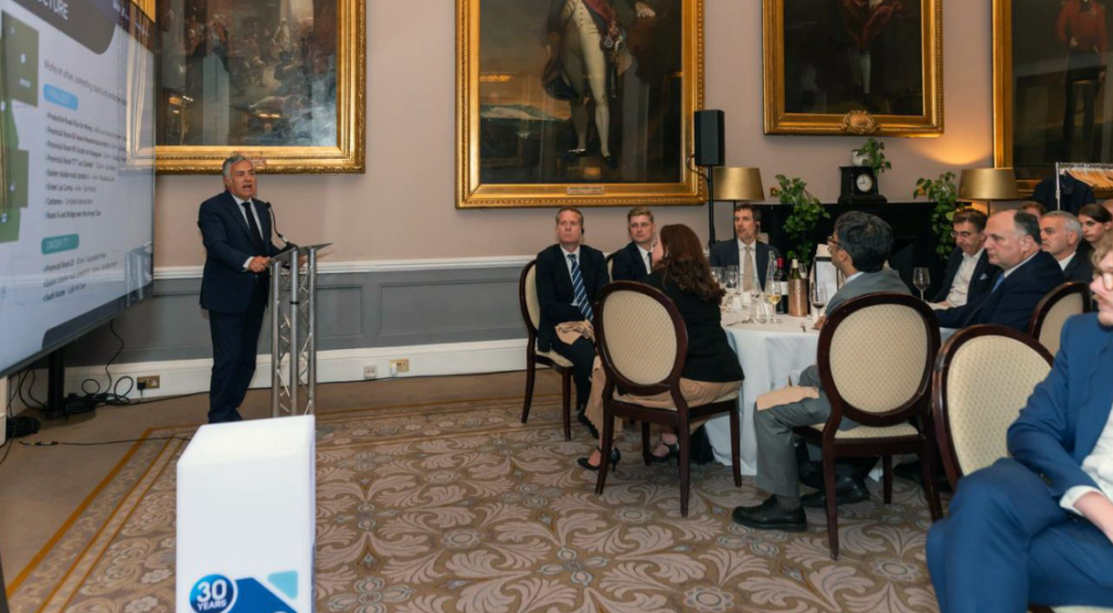 Cornejo presentó en Londres oportunidades de inversión en energía, minería e infraestructura para Mendoza