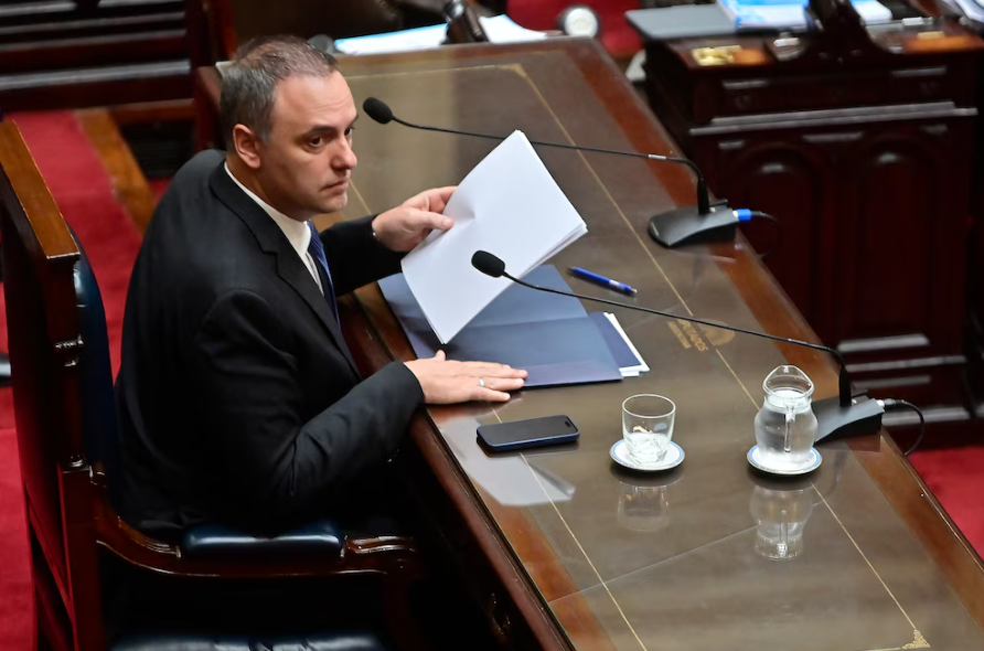 El peronismo impulsa una sesión para interpelar a Adorni y avanzar con una moción de censura El peronismo impulsa una sesión para interpelar a Adorni y avanzar con una moción de censura