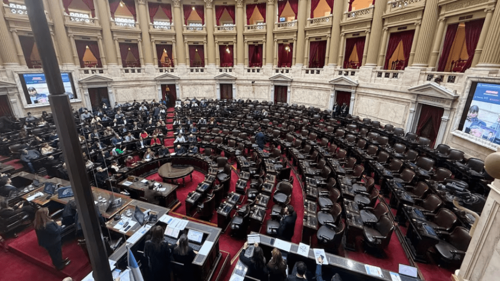 El oficialismo logró frenar la interpelación a Adorni y ganó tiempo en Diputados El oficialismo logró frenar la interpelación a Adorni y ganó tiempo en Diputados