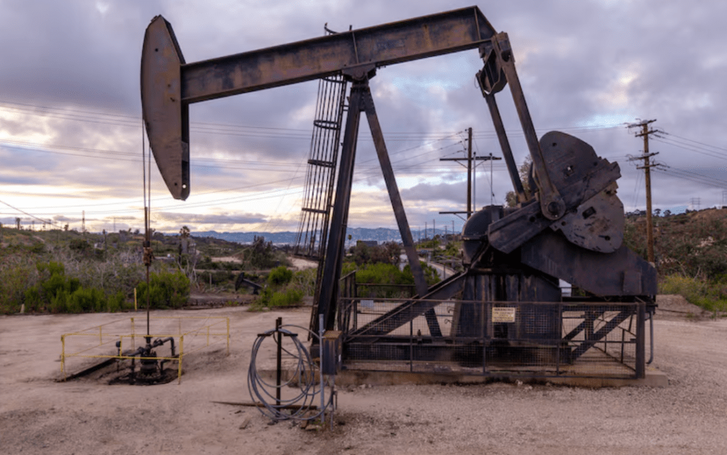 El petróleo profundiza su caída mientras avanzan los diálogos entre Estados Unidos e Irán El petróleo profundiza su caída mientras avanzan los diálogos entre Estados Unidos e Irán