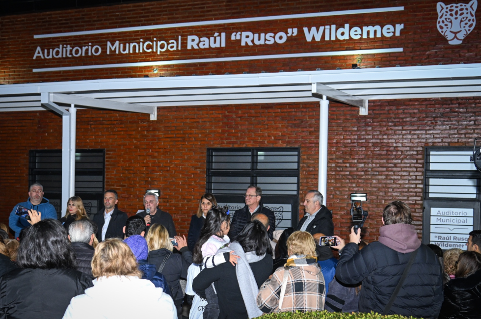 Julio Zamora inauguró el nuevo auditorio de Ricardo Rojas y destacó la política cultural de Tigre