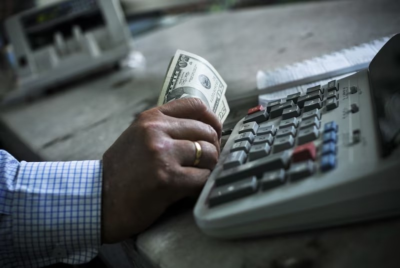 El peso colombiano se fortalece tras la victoria de De la Espriella y el dólar toca mínimos de seis años El peso colombiano se fortalece tras la victoria de De la Espriella y el dólar toca mínimos de seis años