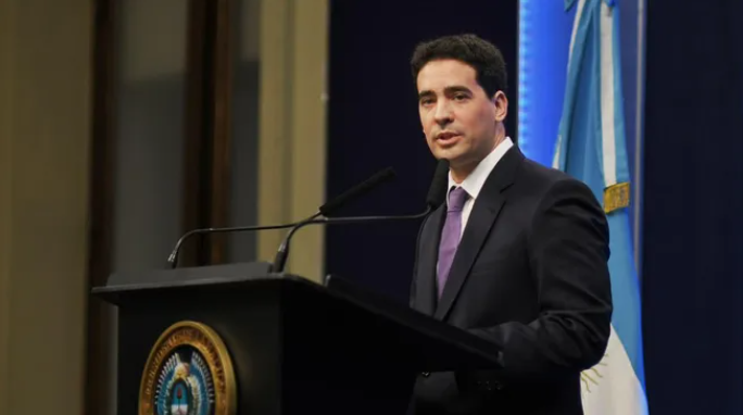 El Gobierno admite que el dólar podría llegar a .800 sin un salto abrupto El Gobierno admite que el dólar podría llegar a .800 sin un salto abrupto