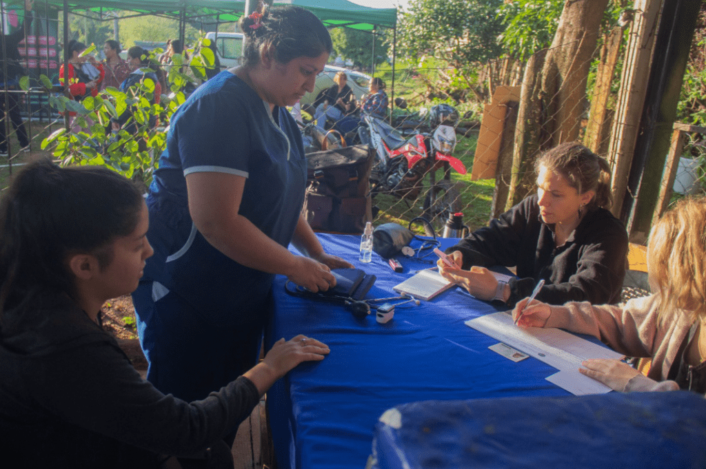 Posadas acercó servicios gratuitos de salud a 400 vecinos de Villa Cabello