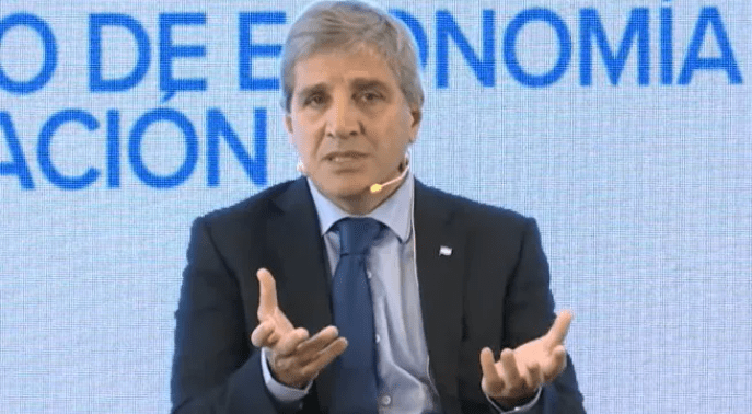 Caputo defendió el crecimiento de los sectores que generan dólares