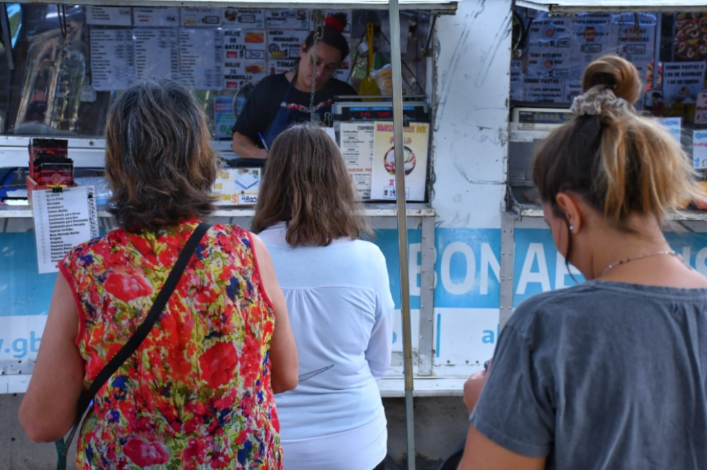 Morón mantiene las ferias barriales durante agosto