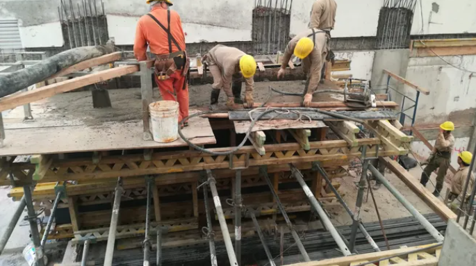 La construcción cayó 4,1% en junio y sumó su cuarta baja mensual del año