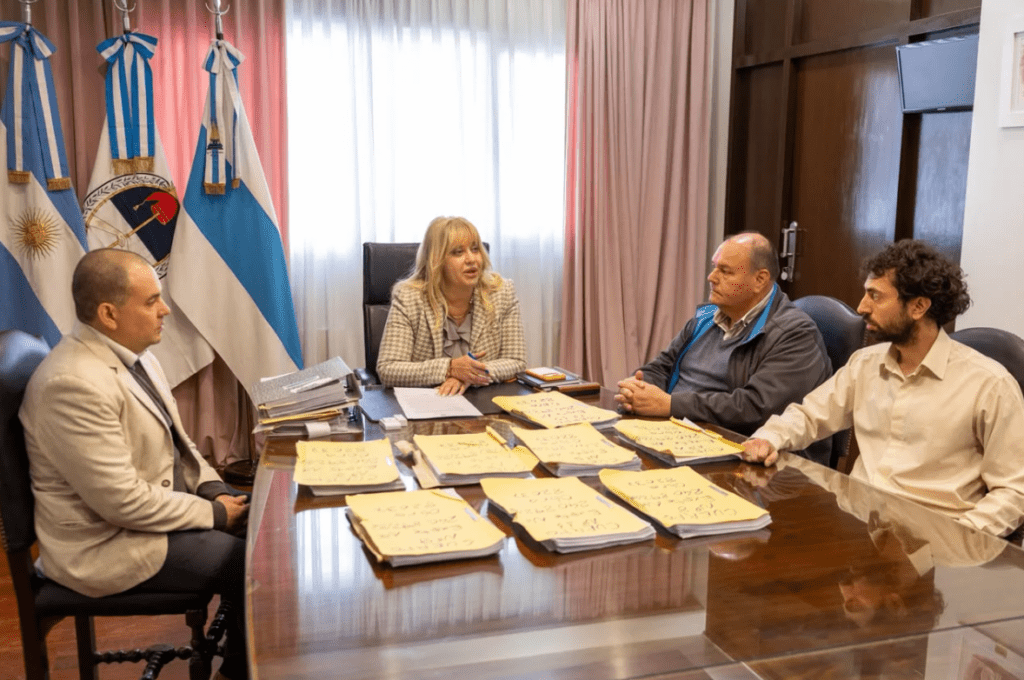 Chahla adjudicó la obra del Sistema de Desagües Noreste en San Miguel de Tucumán Chahla adjudicó la obra del Sistema de Desagües Noreste en San Miguel de Tucumán
