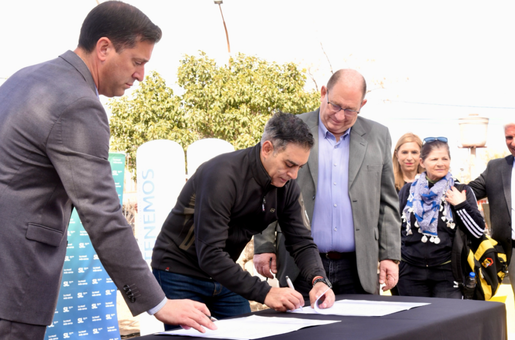 San Luis firmó un convenio para construir 100 viviendas con autoconstrucción asistida