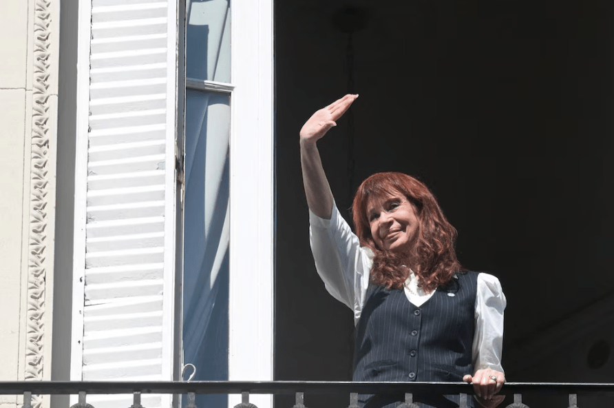 El PJ reivindicará a CFK a cuatro años del intento de asesinato: “Nadie debe ser perseguido y violentado por sus ideas políticas” El PJ reivindicará a CFK a cuatro años del intento de asesinato: “Nadie debe ser perseguido y violentado por sus ideas políticas”
