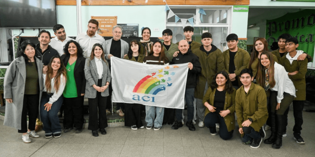Sastre acompañó la presentación oficial de COOPESCA en la Escuela Municipal de Pesca