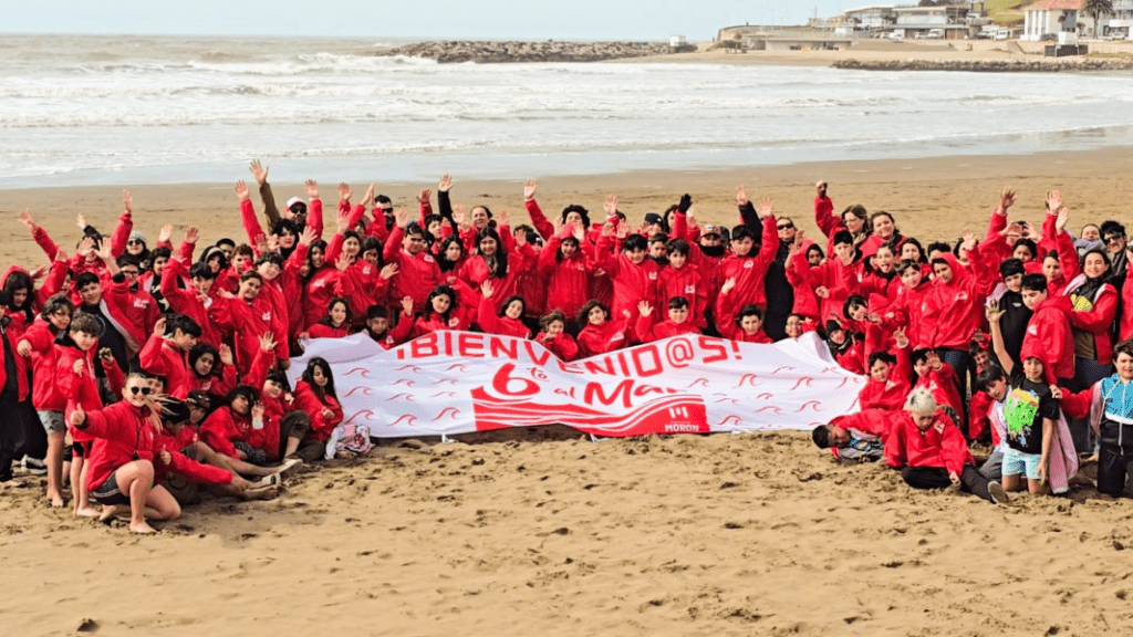 “Sexto al Mar”: casi un centenar de estudiantes de Morón iniciaron el viaje de estudios “Sexto al Mar”: casi un centenar de estudiantes de Morón iniciaron el viaje de estudios