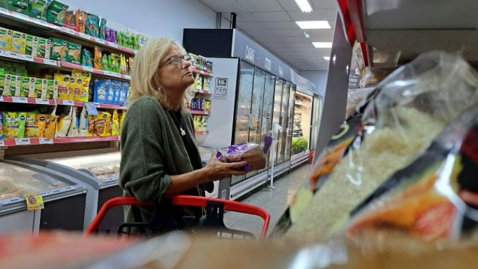 El consumo masivo cayó 4,9% en agosto y acumula nueve meses en baja El consumo masivo cayó 4,9% en agosto y acumula nueve meses en baja