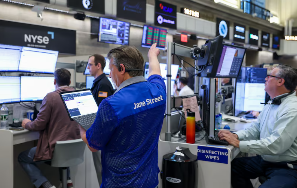 Wall Street recorta ganancias y el dólar repunta tras la suba de tasas de la Fed Wall Street recorta ganancias y el dólar repunta tras la suba de tasas de la Fed