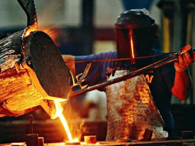 La industria metalúrgica se desplomó 6,1% anual en agosto y opera con apenas el 39,6% de su capacidad instalada La industria metalúrgica se desplomó 6,1% anual en agosto y opera con apenas el 39,6% de su capacidad instalada