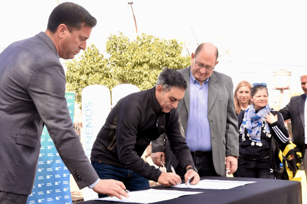 La Municipalidad de San Luis firmó un convenio para construir 100 viviendas La Municipalidad de San Luis firmó un convenio para construir 100 viviendas