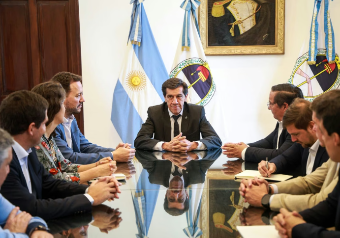 El Gobierno de Jujuy articula capacitaciones y becas con la Universidad Siglo 21 y empresas mineras El Gobierno de Jujuy articula capacitaciones y becas con la Universidad Siglo 21 y empresas mineras