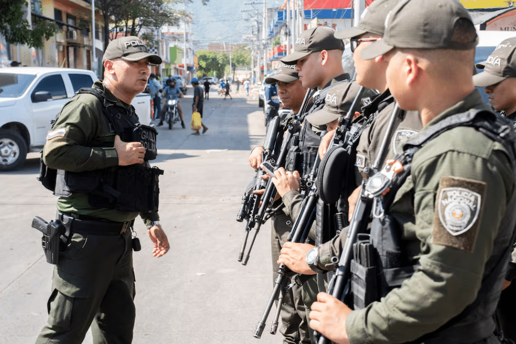 De la Espriella militariza Santa Marta ante una ola de violencia narco