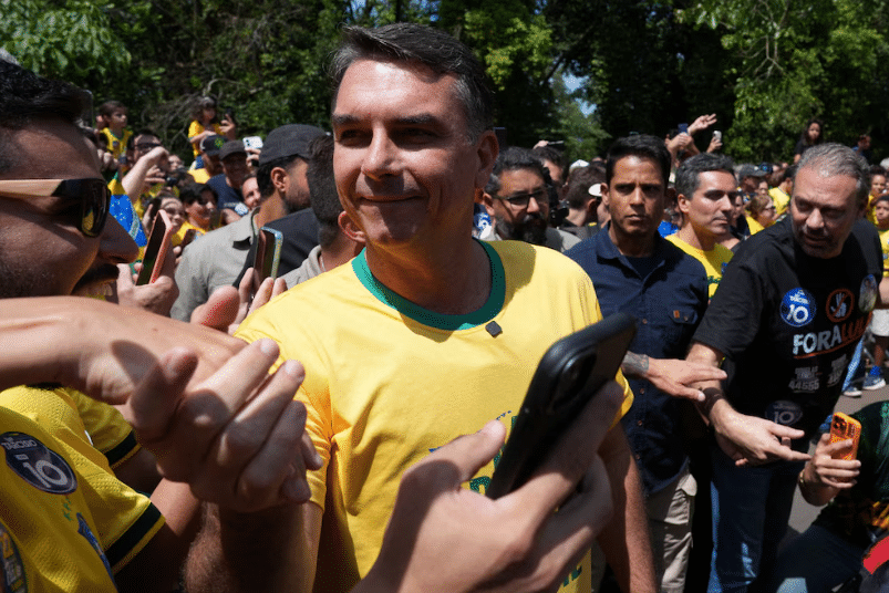 “Espero que pronto podamos empezar a trabajar juntos”: Javier Milei felicitó a Flávio Bolsonaro por el triunfo parcial en Brasil “Espero que pronto podamos empezar a trabajar juntos”: Javier Milei felicitó a Flávio Bolsonaro por el triunfo parcial en Brasil