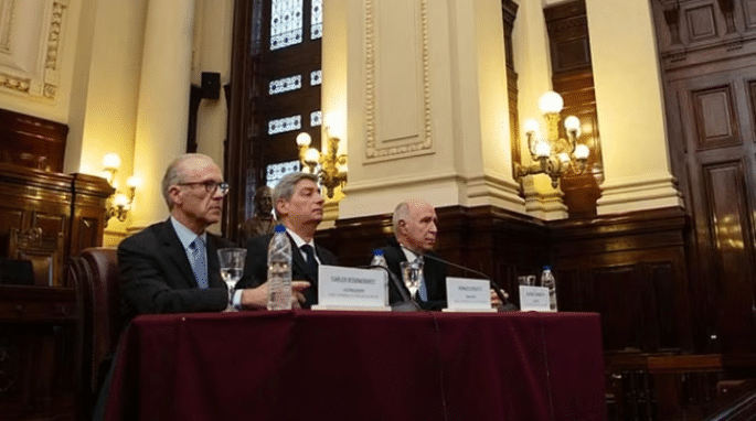 La Corte Suprema convocó a un acuerdo extraordinario para este viernes y puede definir el futuro de la ley de Tierras La Corte Suprema convocó a un acuerdo extraordinario para este viernes y puede definir el futuro de la ley de Tierras