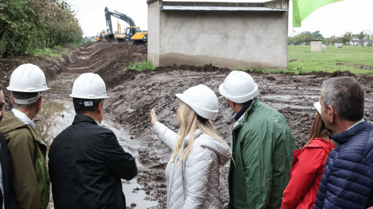 Rossana Chahla y Miguel Acevedo pusieron en marcha una obra clave para reducir anegamientos en el sector noreste de la capital Rossana Chahla y Miguel Acevedo pusieron en marcha una obra clave para reducir anegamientos en el sector noreste de la capital