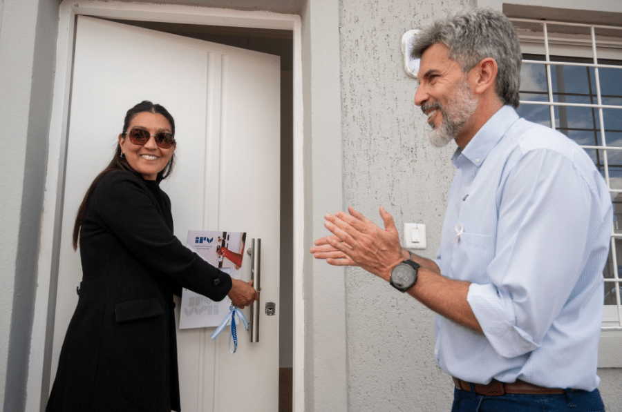 Ulpiano Suarez acompañó la entrega de 122 viviendas en Maipú, 16 destinadas a familias de la Ciudad Ulpiano Suarez acompañó la entrega de 122 viviendas en Maipú, 16 destinadas a familias de la Ciudad