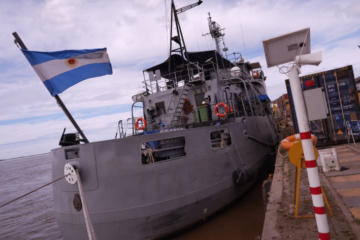 Buques de la Armada refuerzan el operativo de asistencia en Corrientes ante El Niño Buques de la Armada refuerzan el operativo de asistencia en Corrientes ante El Niño